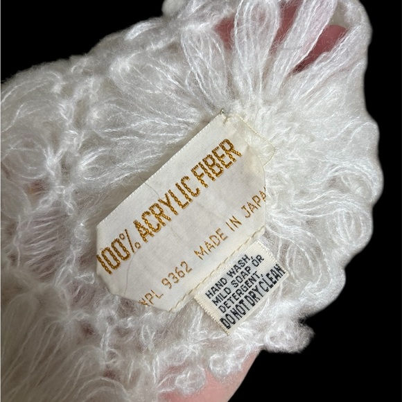 Vintage 1930’s Elegant Soft White Crochet Shawl - Picture 5 of 5